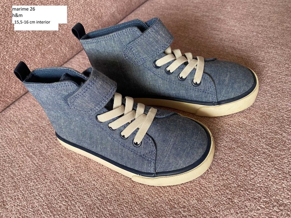 tenisi h&m marime 26 cu scai copiii