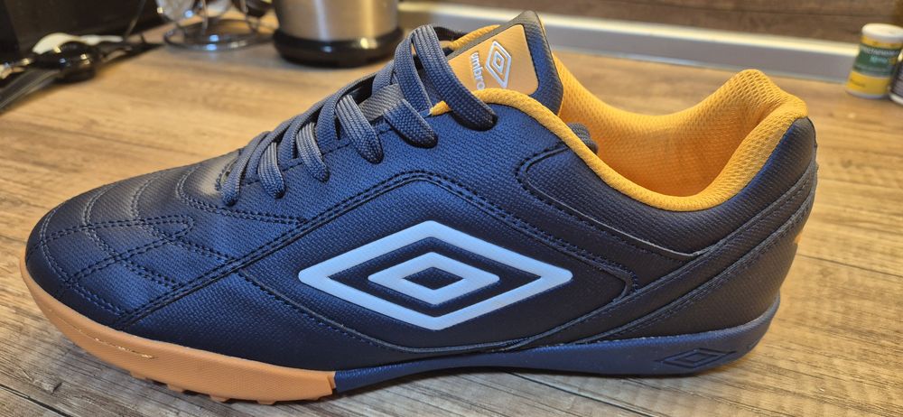 Umbro Flag TF – мъжки спортни обувки, номер 43, нови