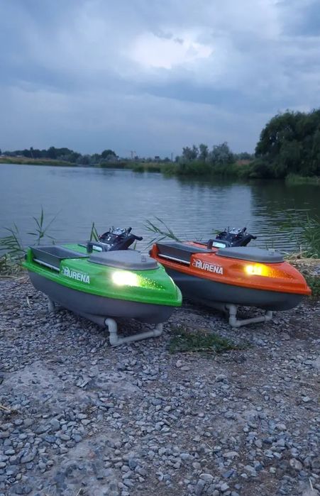 Прикормочный карповый кораблик