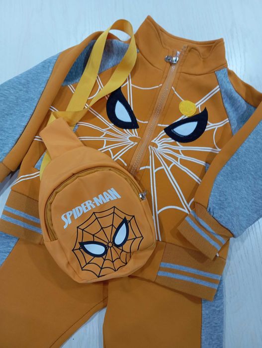 Костюм на мальчика человек паук . На 4 года