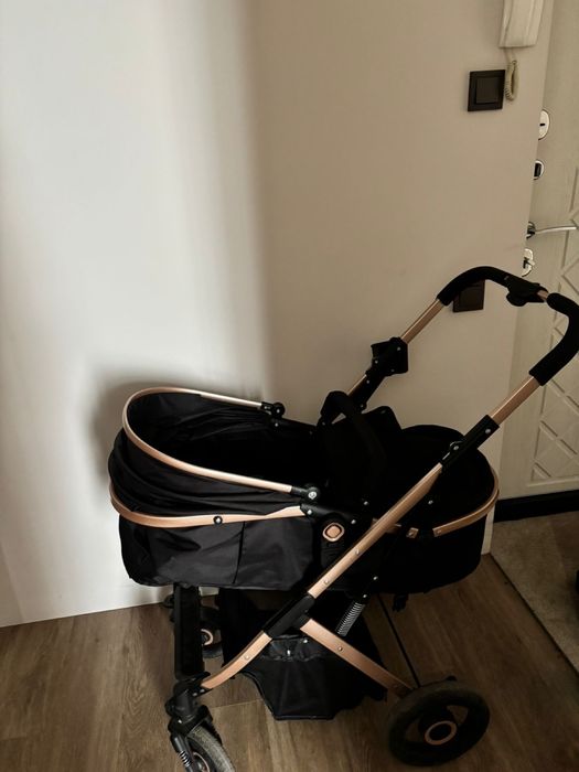 Детская прогулочная коляска