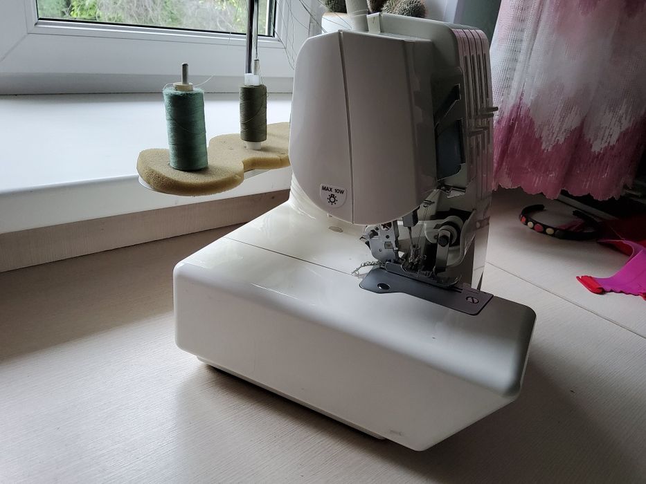 Продам бытовой оверлог BERNINA 800DL