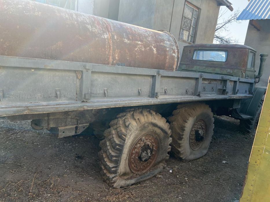 Прода. Грузовое авто Урал тягач, вместе с мотором и бочкой