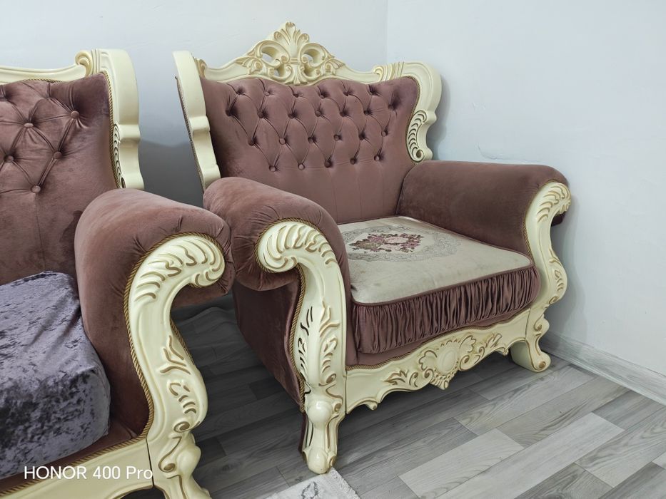 Диван и кресло богатая мебель