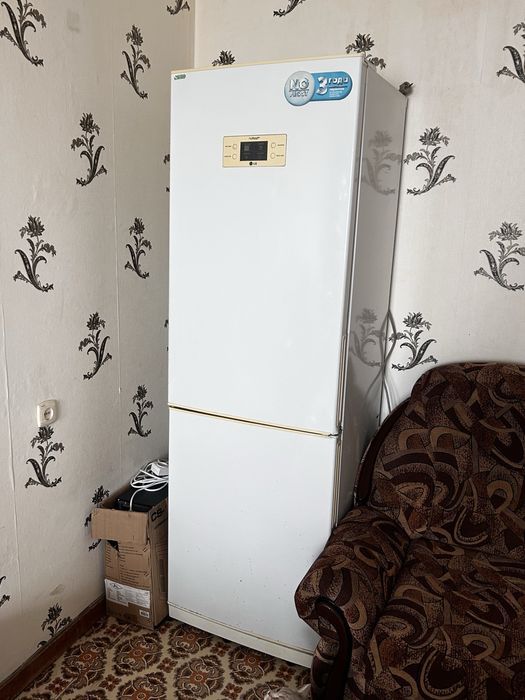 отдам бесплатно холодильник рабочий