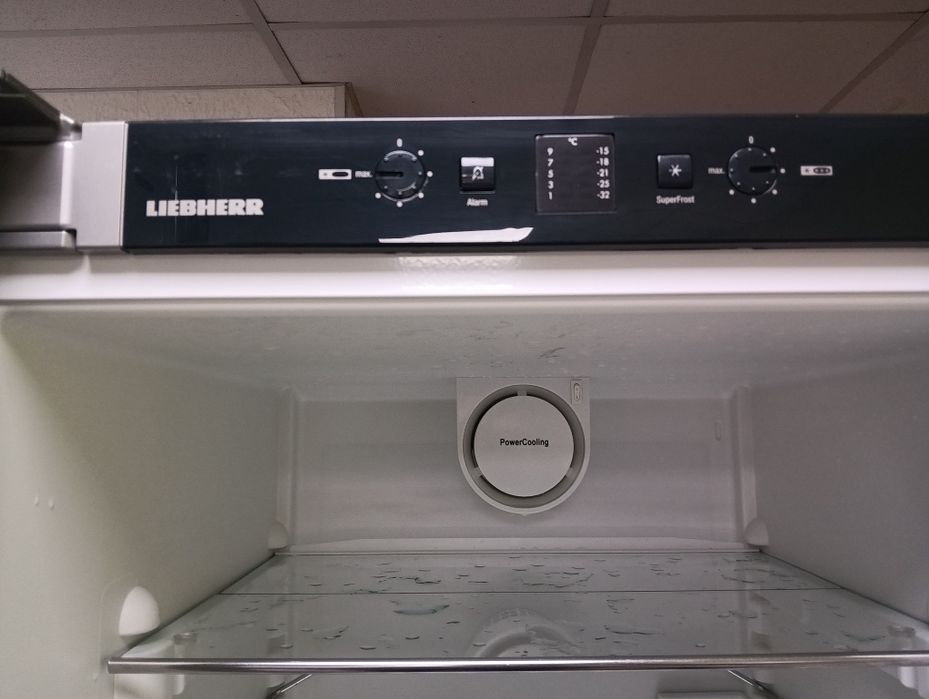 Сив комбиниран хладилник с фризер Liebherr с 2 години гаранция!