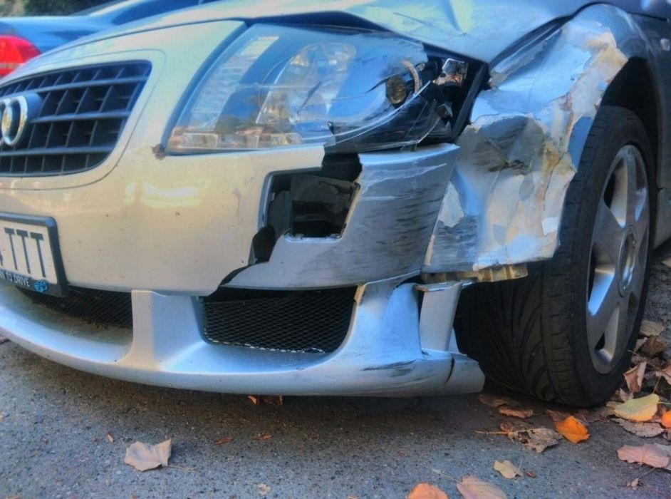 Reparatii Bari,prinderi,urechi rupte,Vopsitorie,Tinichigerie