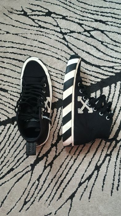 Off-White Mid Top Vulcanized