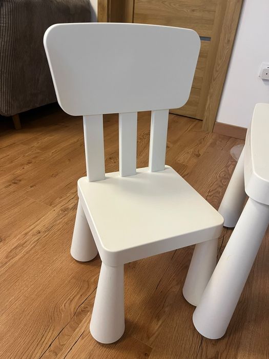 Set mobilier copii IKEA MAMMUT, masa + 2 scaune