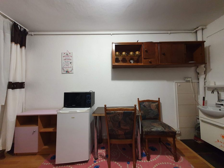 Garsoniera de închiriat