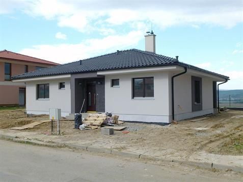 Vand case pe structura metalica si panouri sandwich