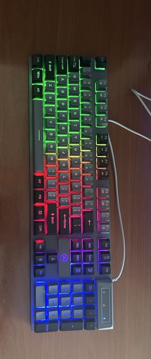 Tastatura gaming noua, mecanica rezistanta la apa, RGB