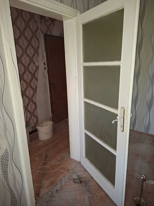 Продавам врати с каси