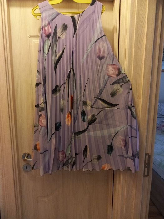 Лятна рокля на плисета