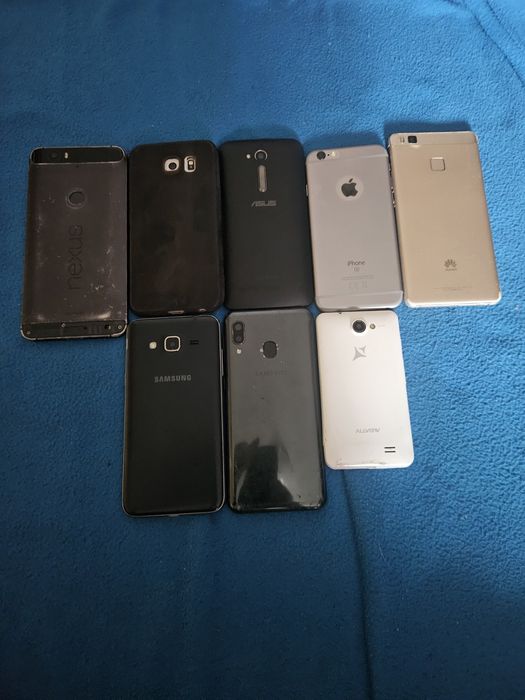 Vand telefoane pentru piese