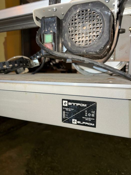 Taietor de faianta cu apa