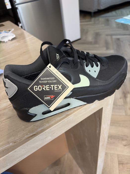 Продам NIKE кросовки