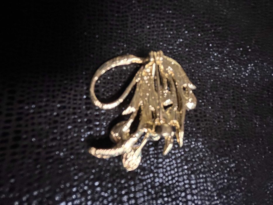 Продам броши новые