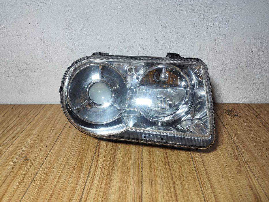 Фары 2шт XENON Оригинал Chrysler 300C 04-11г Крайслер 300С передние