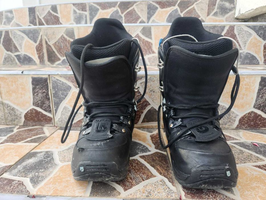 Booti snowboard Burton, mărimea 40 – 120 lei (negociabil)