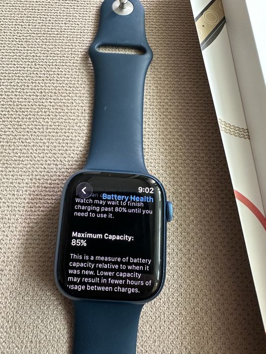 Продавам оригинален apple watch 7 45mm GPS син с подарък!