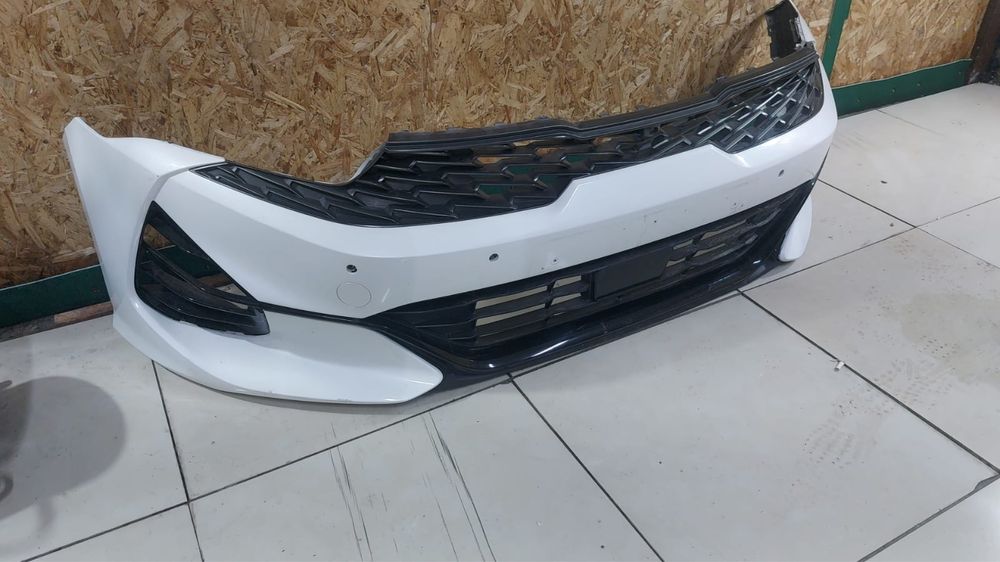 Продам оригинальный бампер на KIA K5