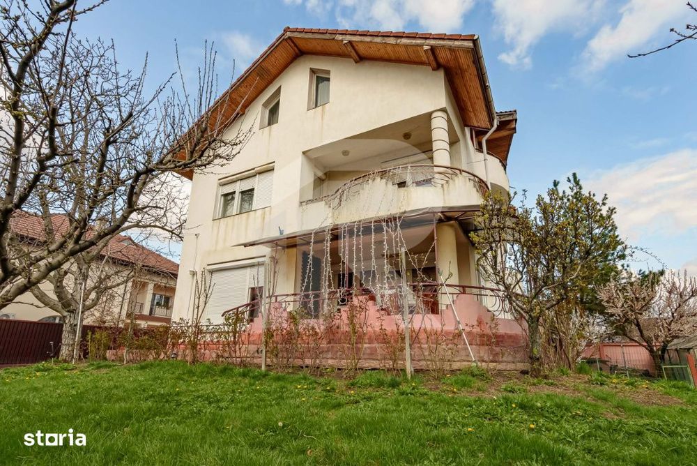 Casa spatioasa cu vedere la Lacul Grivita | 5 dormitoare | teren 793 m