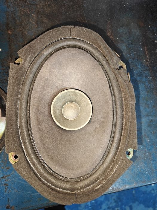 Продам динамики в авто