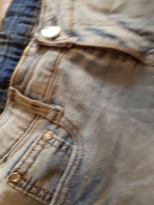 vând pantaloni scurți pentru fete blugi