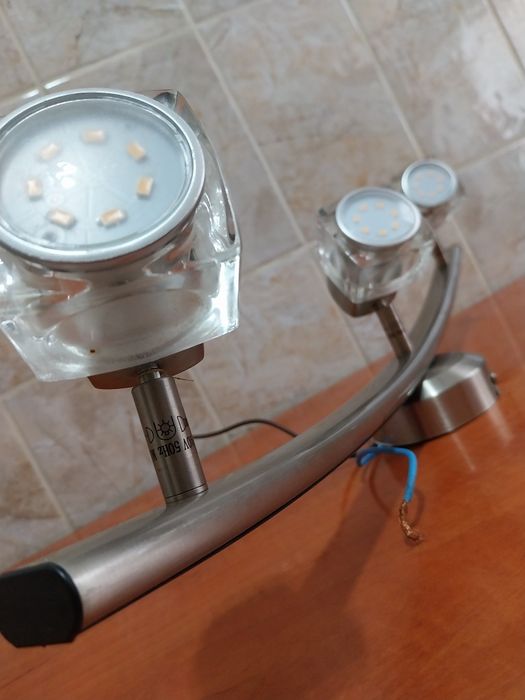 Candelabru modern cu trei becuri led