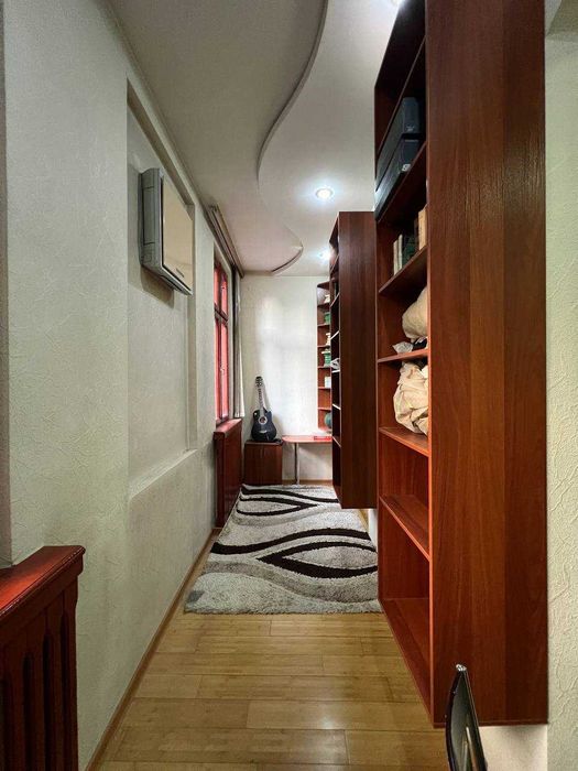 Webster oldida sheriklikka kvartira