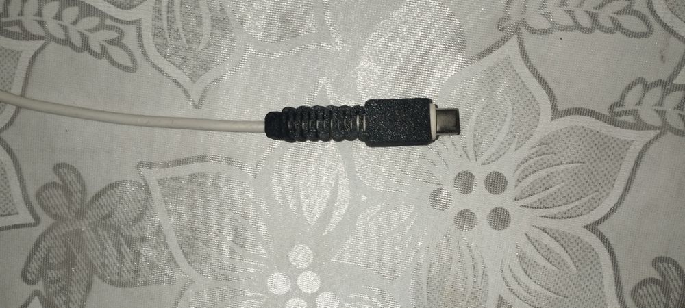 Power banklar uchun maxsus kabel yigʻi gich kabellarni kirillanishidan