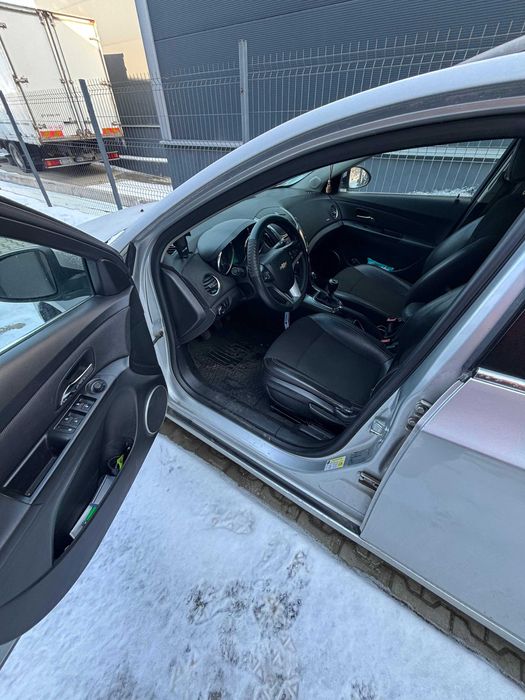 Ocazie : Chevrolet Cruze 1.4 Turbo (140 CP), an 2014, dotări complete