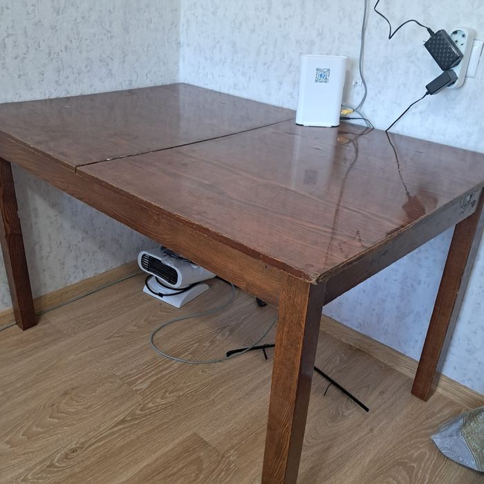 Продам стол б/у.