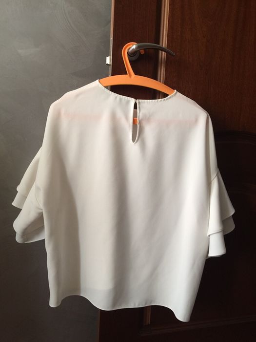 блуза zara с рукавами воланами