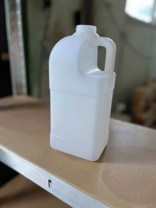 Пластмасови HDPE бутилки с дръжка