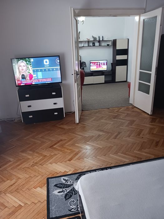 Ofer spre închiriere apartament cu 2 camere la casa cu intrare separata, contoare si centrala proprie in centru civic lângă ONIX