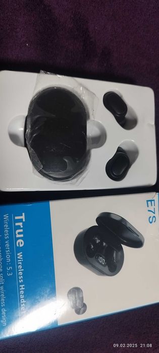 Безжични Вътрешни Слушалки с LED Дисплей