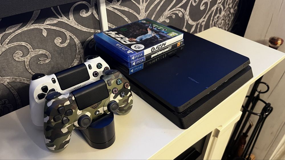 PlayStation 4 Slim / 500GB