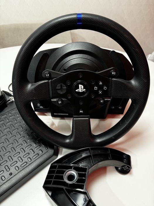 Volan Thrustmaster T300RS
