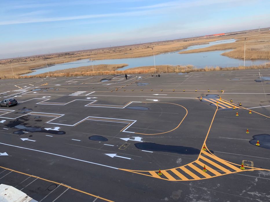 Дорожная разметка в паркинге