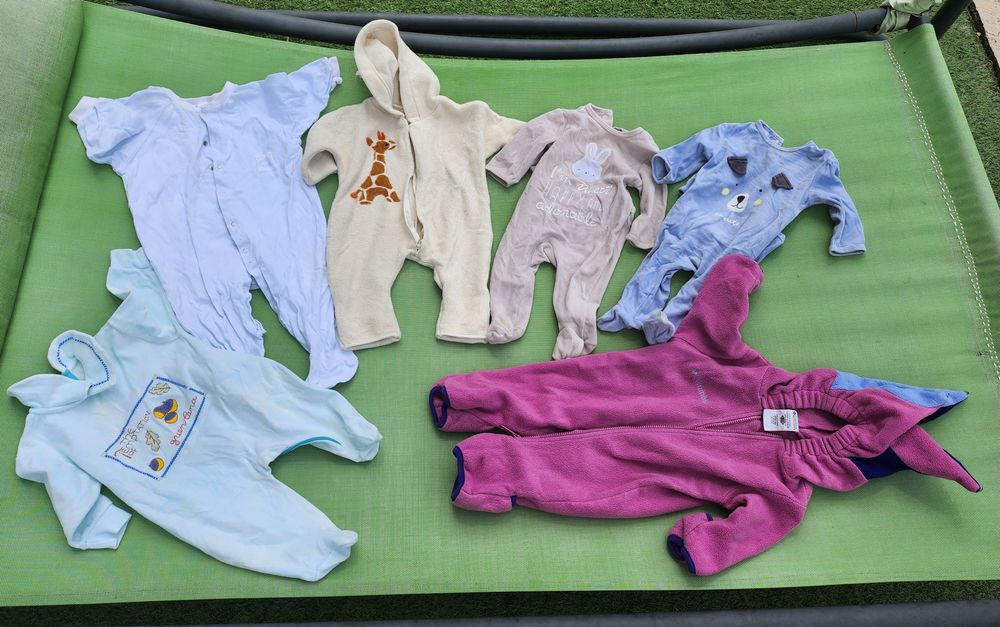 Lot haine copii nou născuți