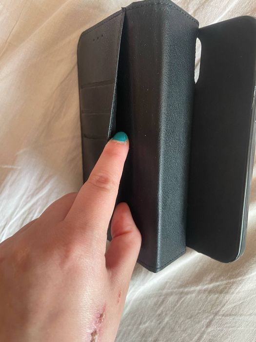 Черен калъф, тип тефтер за iphone 12.