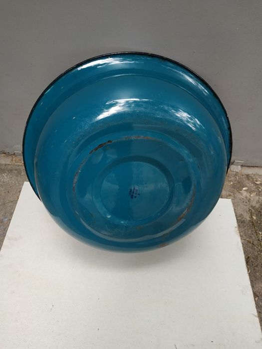 Продаётся таз эмалированный