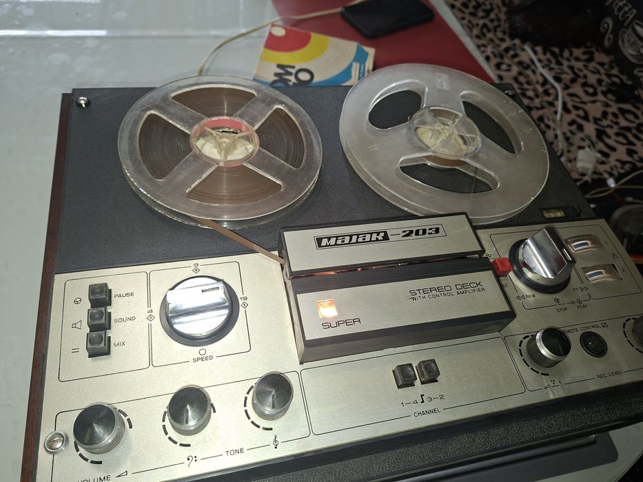 Magnetofon Majak 203, fabricat in URSS, 1980, funcțional, fără capac plastic