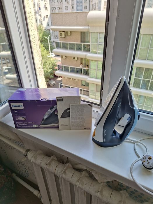 Утюг Philips Azur 7000 DST7030