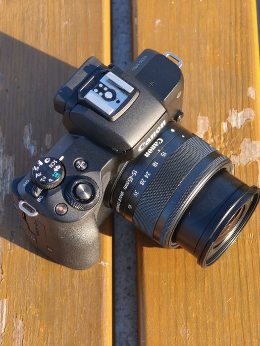 Kit Canon EOS M50 + Obiectiv 15-45mm + obiectiv Premium 18-150mm + 5 Baterii + Geanta