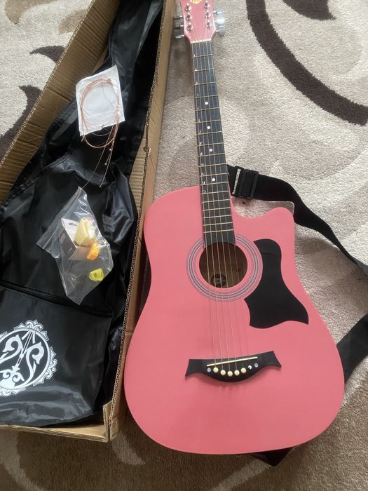 Гитара акутическая продается 35к