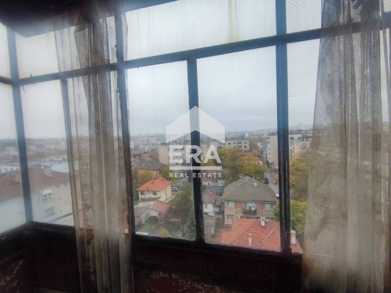 Тристаен апартамент в кв. Дружба 1