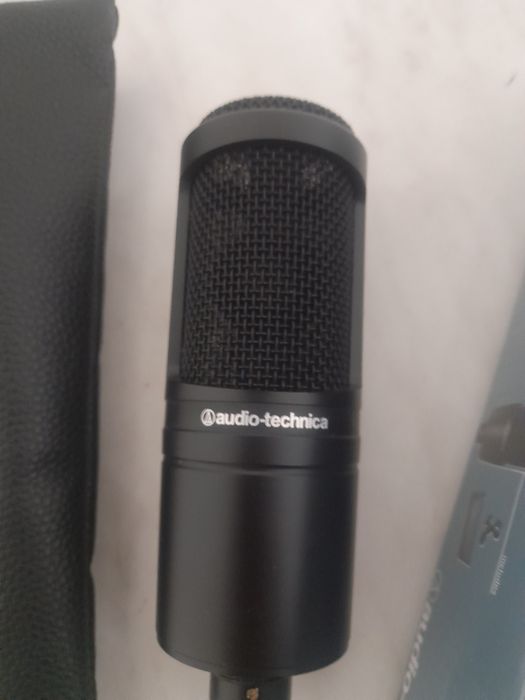 Студийный микрофон Audio-Technica AT2020